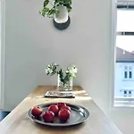 Utsikt, Sentralt Og Romslig! 公寓 *